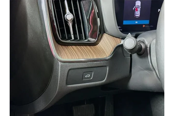 $33495 : Volvo XC60 2023 AWD B5 Plus image 10