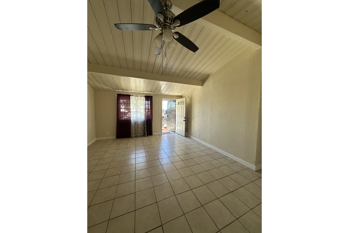 $2700 : Victorville image 2