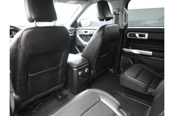 $27899 : Ford Explorer 2022 XLT 4dr S image 2