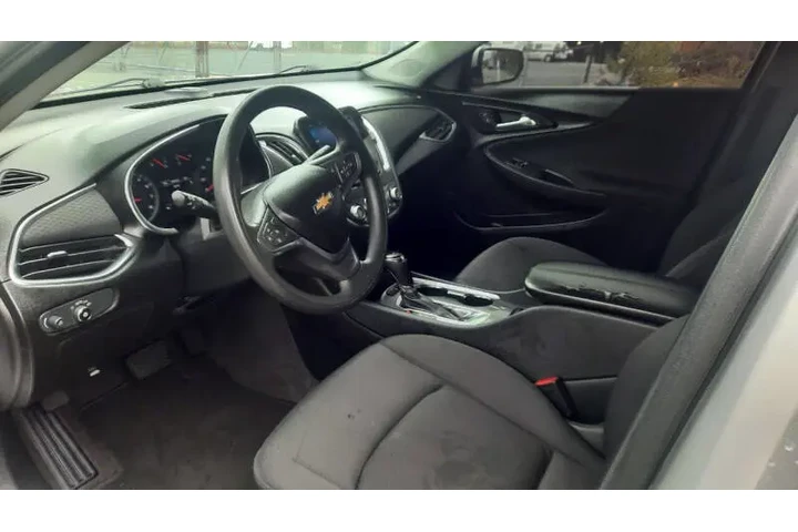 $9995 : 2019 Malibu LT image 3