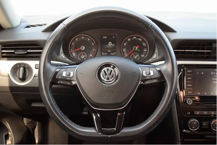 $16989 : Volkswagen Passat 2020 SE 4d image 8