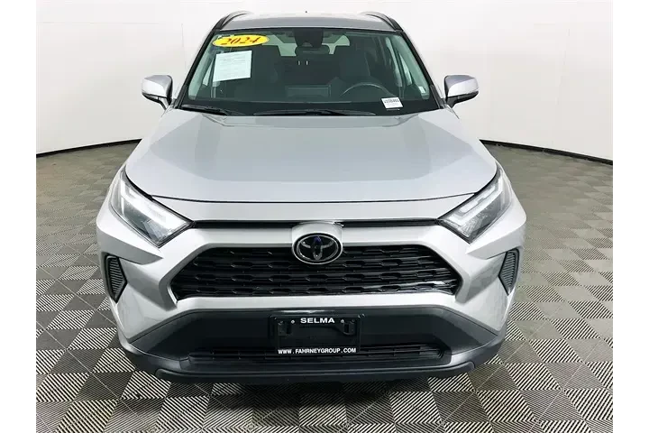 $28400 : Toyota RAV4 2024 AWD XLE 4dr image 2