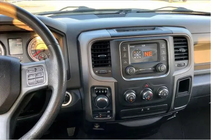 $10985 : Ram 1500 2017 4x4 Express 4d image 7