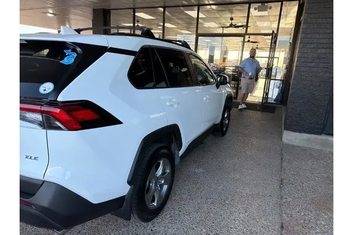 $25302 : Toyota RAV4 2023 XLE 4dr SUV image 5