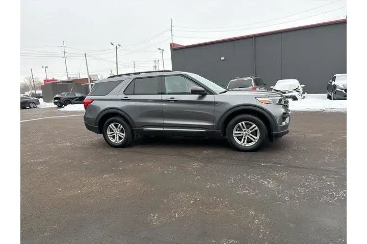 $29980 : Ford Explorer 2021 AWD XLT 4 image 2
