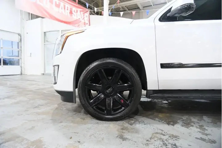 $37375 : 2019 CADILLAC Escalade Luxury image 5