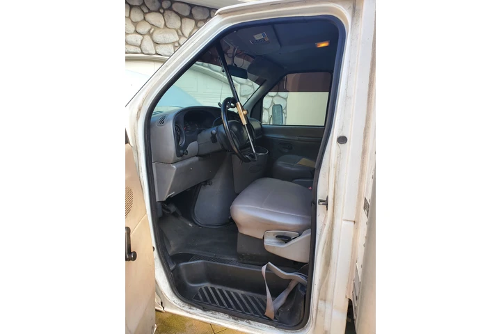 $12 : 1999 Ford E450 Super Duty image 6