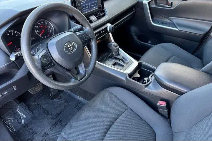 $21556 : Toyota RAV4 2019 LE 4dr SUV image 10