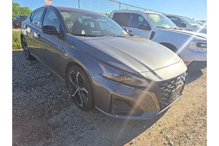 $18007 : Nissan Altima 2023 2.5 SR 4d image 4