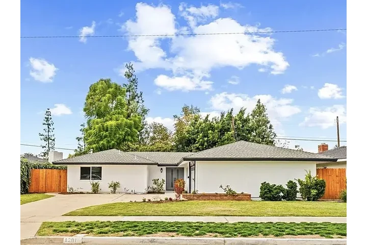 $2000 : HOUSE FOR RENT image 2