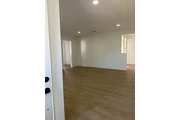 $800 : Freshly updated and move-in ! thumbnail