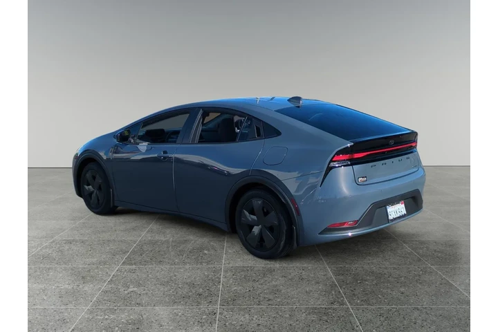 $31995 : Toyota Prius 2025 LE 4dr Hat image 3