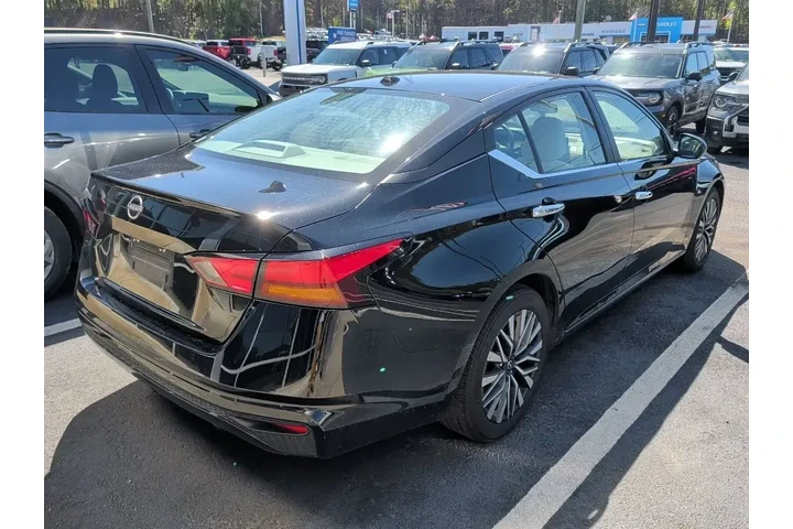 $17786 : Nissan Altima 2025 2.5 SV 4d image 4