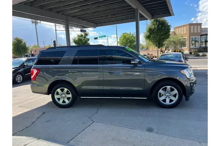 2019 Expedition XLT 2WD image 4