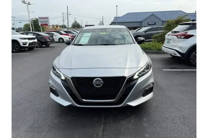 $18831 : Nissan Altima 2022 2.5 SR 4d image 2