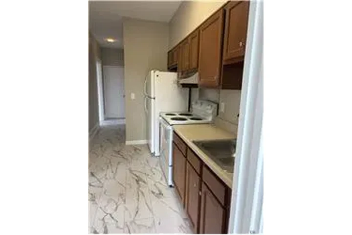 $1395 : Rental property with 1 bedro image 2