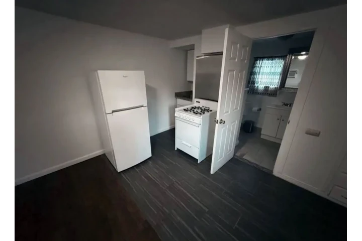 $1200 : Estudio de Renta una persona image 1