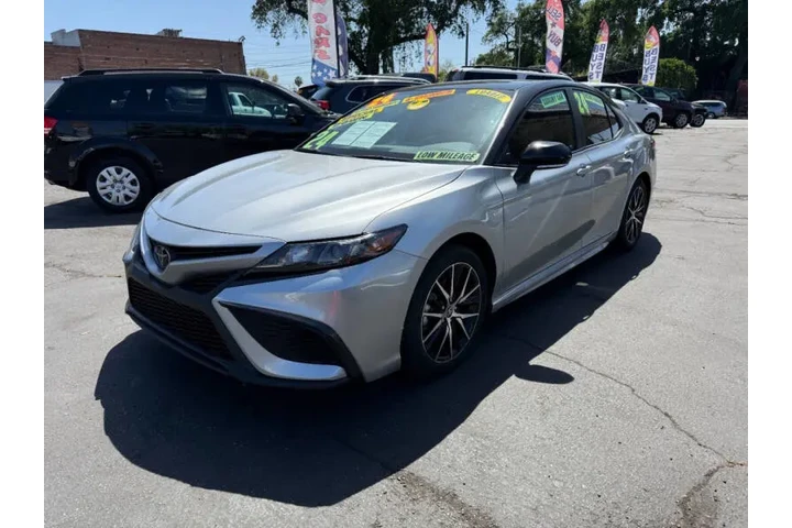 2024 Camry SE Nightshade image 3