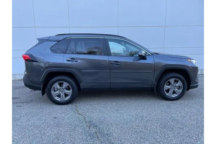 $33400 : Toyota RAV4 2025 AWD XLE 4dr image 5