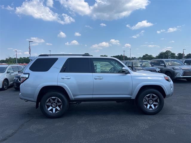 $49899 : PRE-OWNED 2024 TOYOTA 4RUNNER image 8