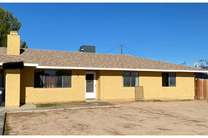 $2200 : House For Rent image 1