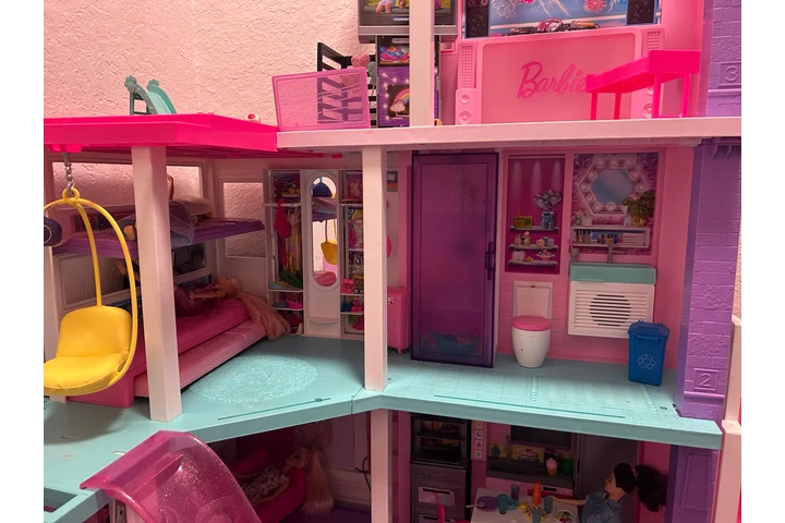 $190 : Barbie Dreamhouse with Used image 3