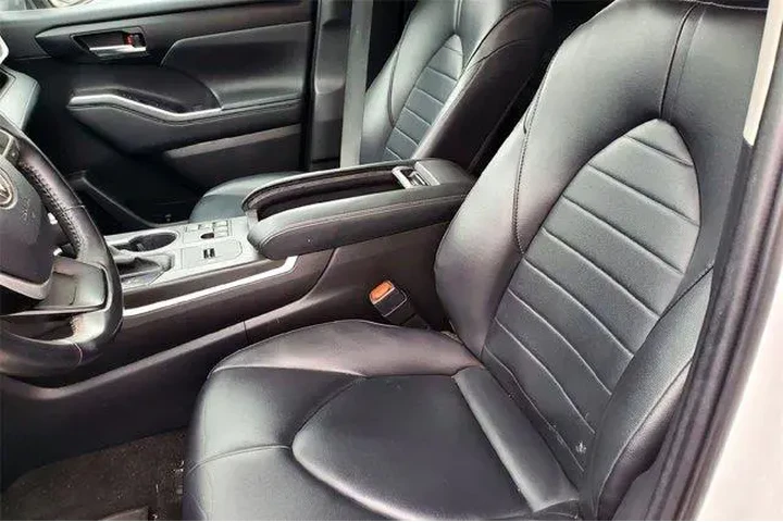 $30030 : Toyota Highlander 2023 LE 4d image 10