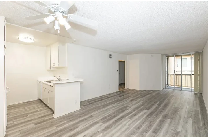 $1100 : Nuevo y acogedor Apt. image 3