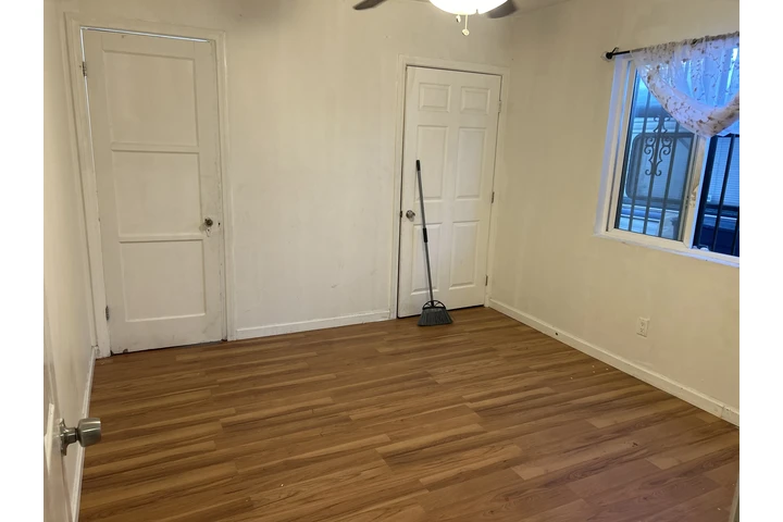 $1200 : Rento cuarto para una pareja image 1