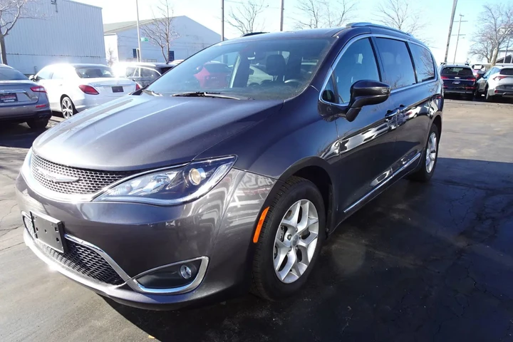 $25995 : 2020 PACIFICA image 3