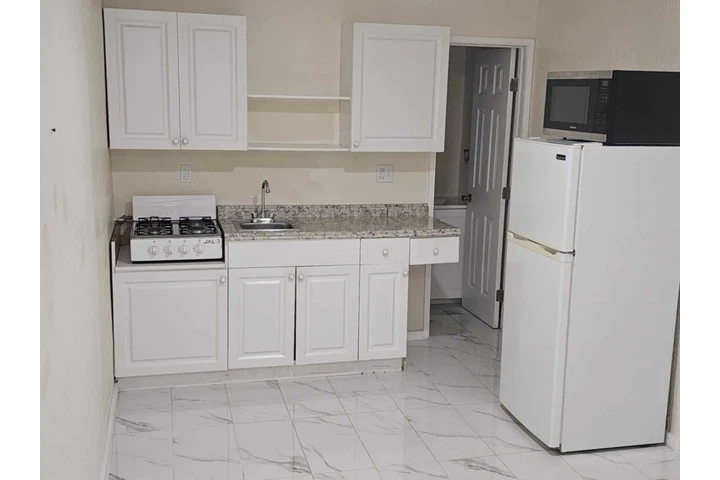 $1300 : Rento eficiency para 1 persona image 6