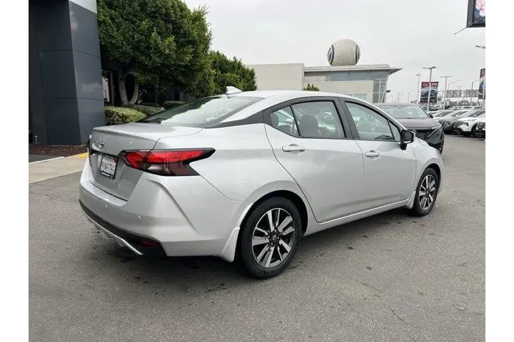 $17981 : Nissan Versa 2025 SV 4dr Sed image 6