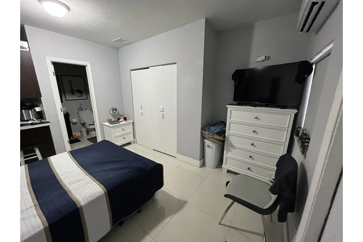 $1300 : Se renta totalmente independie image 3