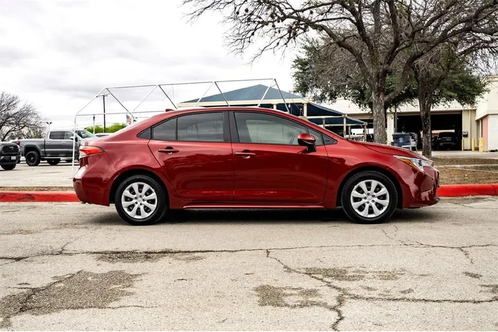 $25999 : Toyota Corolla 2026 LE 4dr S image 4