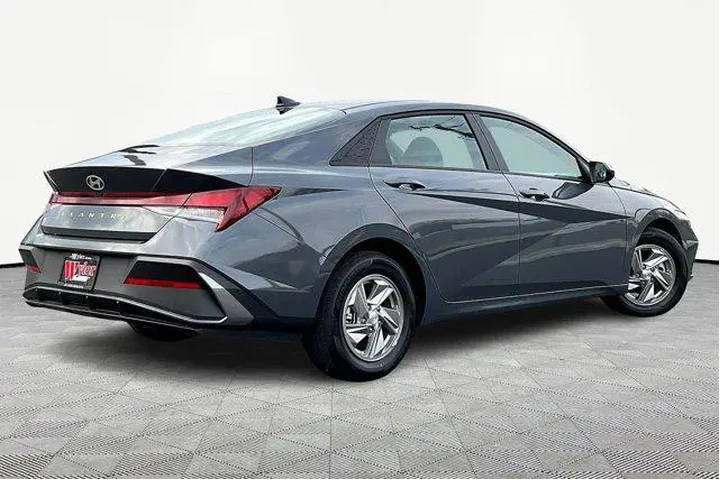 $20798 : Hyundai ELANTRA 2025 SE 4dr image 4