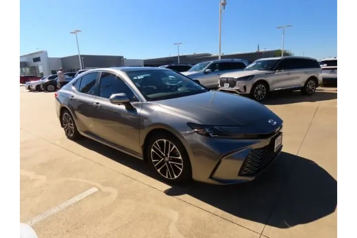 $32911 : Toyota Camry 2025 XLE 4dr Se image 6