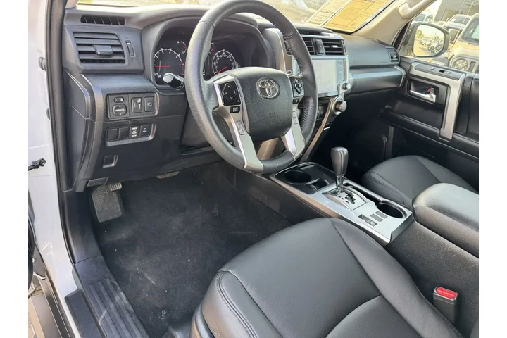 $39994 : Toyota 4Runner 2024 4x2 SR5 image 9