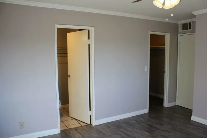 $1050 : Excelente estado Marina, CA image 8