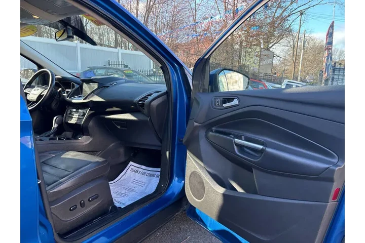 $10499 : 2017 Escape Titanium image 8