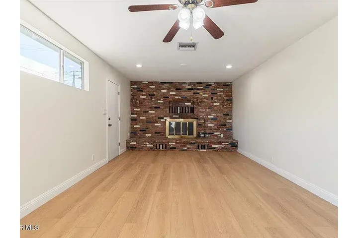 $3600 : Casa en renta-Lancaster 3600 image 6