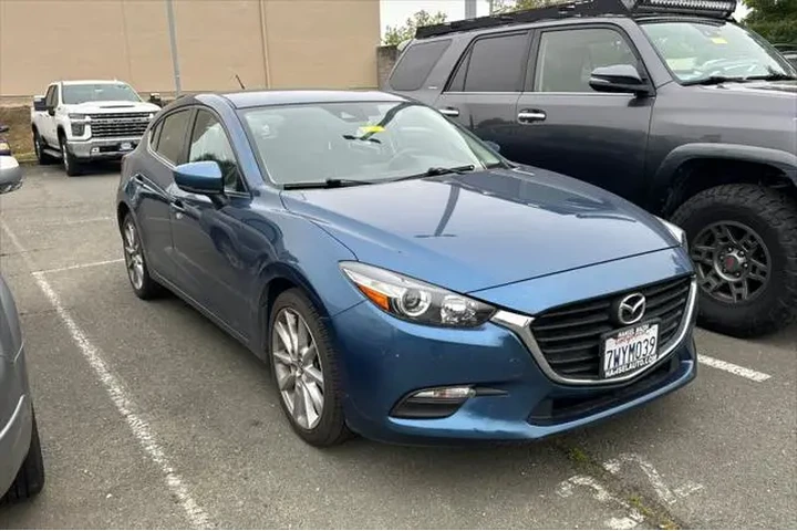 $17990 : Mazda Mazda3 2017 Touring 4d image 2