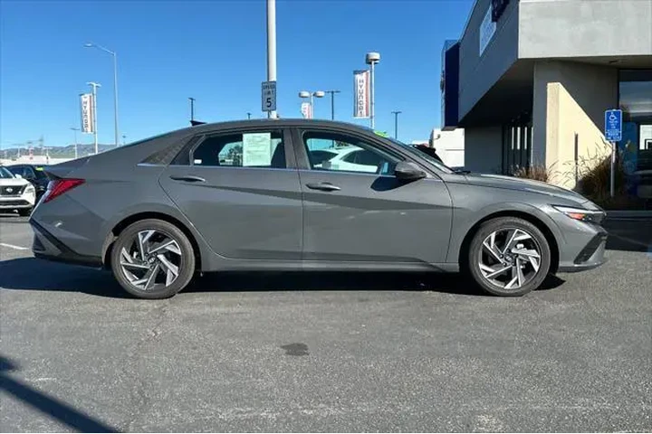 $27109 : Hyundai ELANTRA Hybrid 2025 image 2