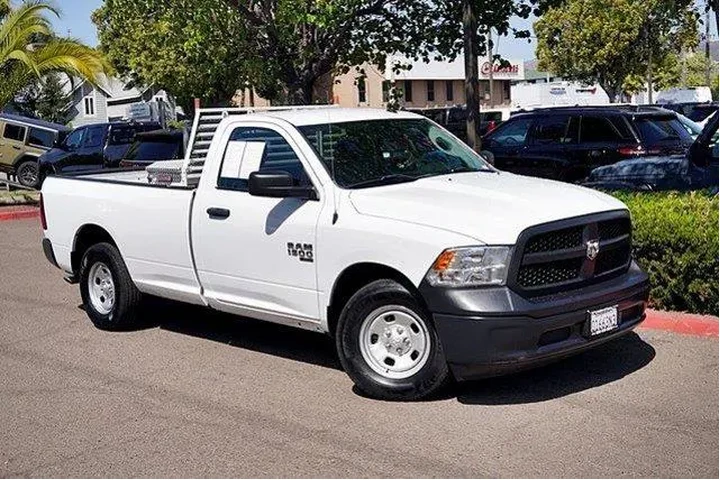 $17998 : Ram 1500 Classic 2022 4x2 Tr image 3