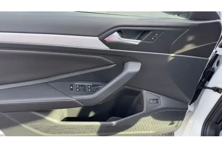 $19488 : Volkswagen Jetta 2025 S 4dr image 10