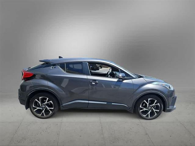 $16500 : Pre-Owned 2018 Toyota C-HR XLE image 6