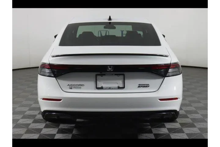 $31875 : Honda Accord Hybrid 2023 Spo image 6