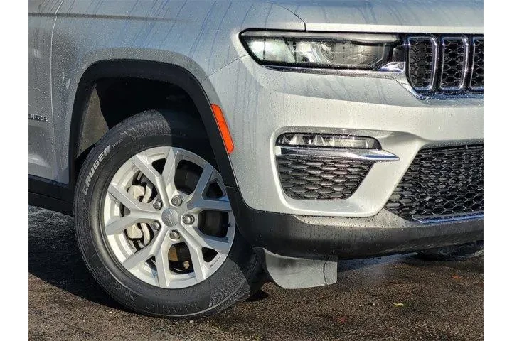 $30988 : Jeep Grand Cherokee 2023 4x4 image 3