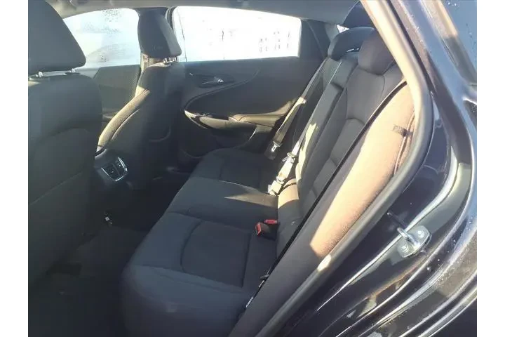 $17595 : Chevrolet Malibu 2023 LT 4dr image 9