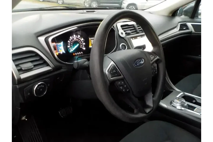 $8419 : 2017 Fusion SE image 10