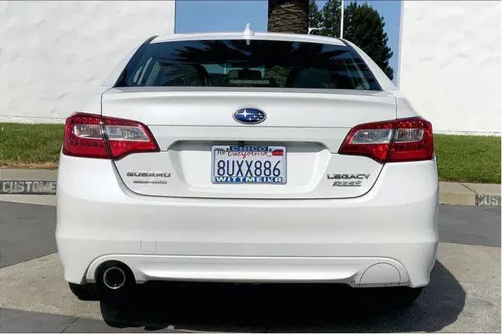 $11985 : Subaru Legacy 2016 AWD 2.5i image 4